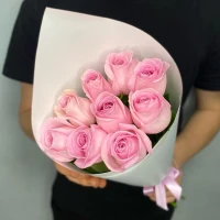 9 нежных роз